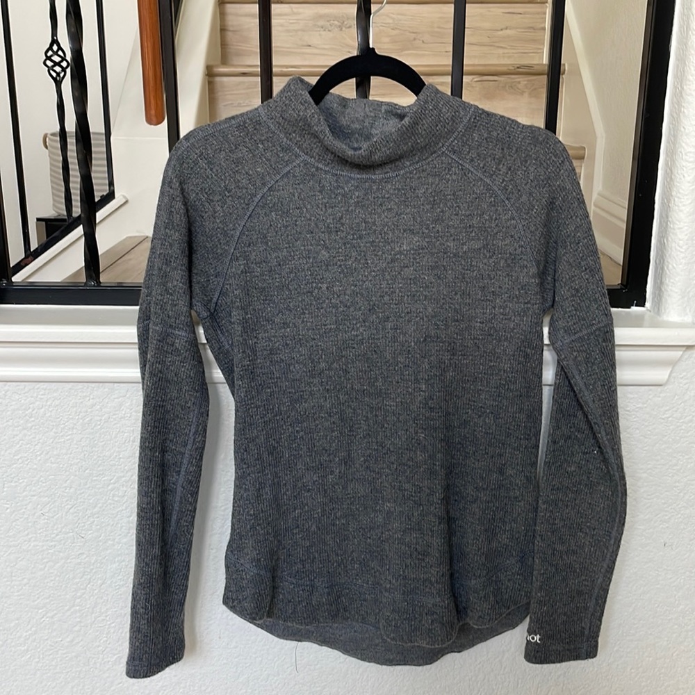 Marmot Casual gray sweater. Fitted style